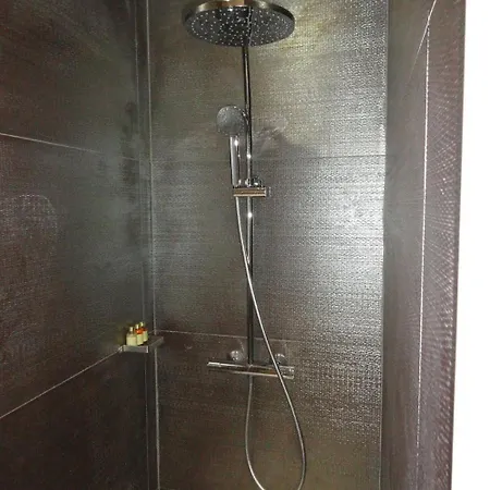 فندق Domaine La Distillerie *