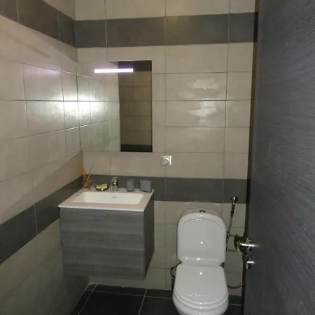 Domaine La Distillerie فندق